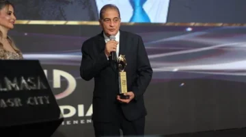 تكريم الإعلامي أسامة كمال كأفضل شخصية إعلامية في مصر والوطن العربي لعام 2025 1